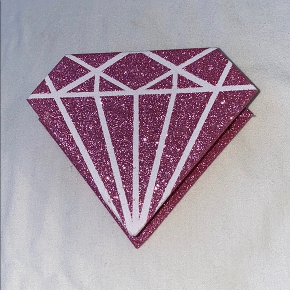 Lashes! - Picture 1 of 3